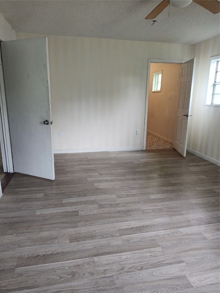 Building Photo - 527 W 6th St