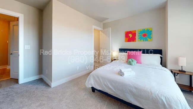 Building Photo - 4122 Salient St