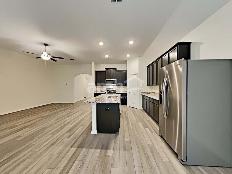 Building Photo - 7933 Cactus Plum Dr