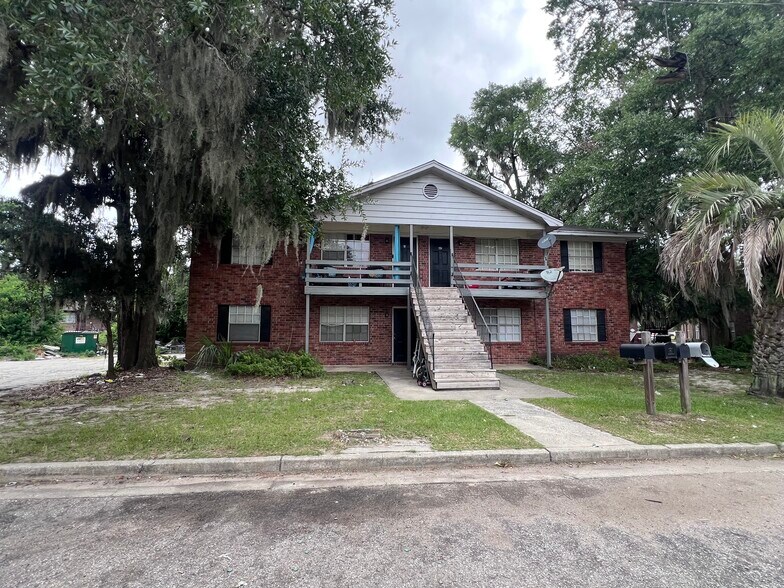 Primary Photo - 6 Oak Forest Ln