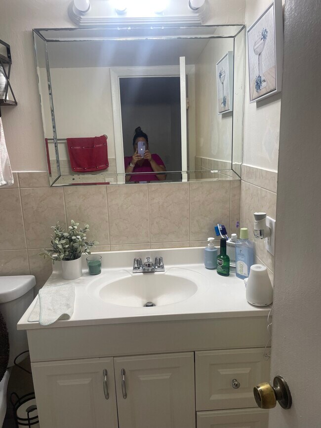 Building Photo - 4150 W 10th Ln