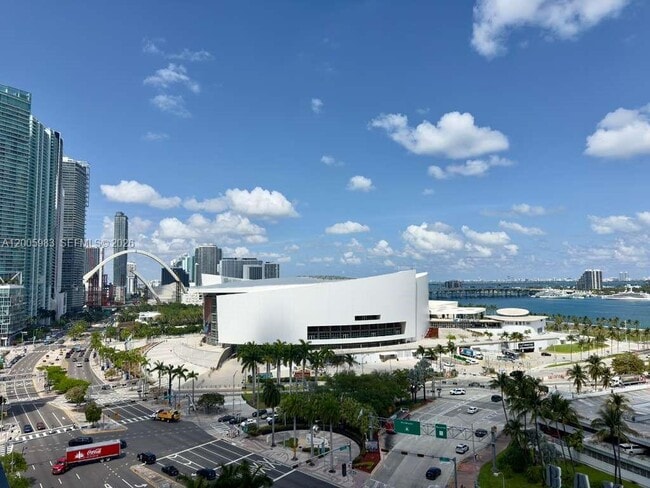 Building Photo - 398 NE 5th St