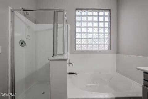 Building Photo - 18009 W Sunnyslope Ln