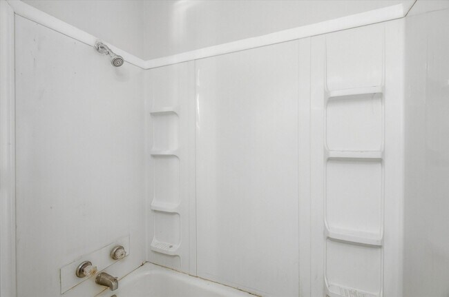 Building Photo - 501 Ladd St