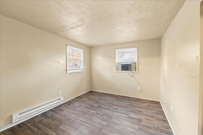 Building Photo - 4159 N Ridgeview Dr