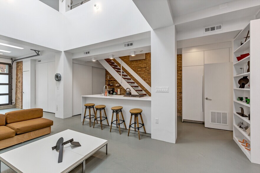 Building Photo - 2231 N Wayne Ave