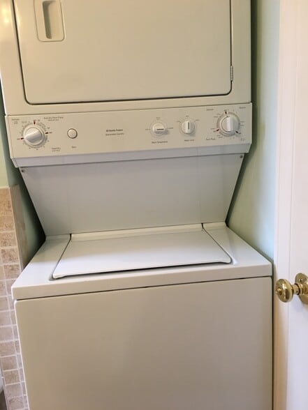 Building Photo - 36 Melrose St