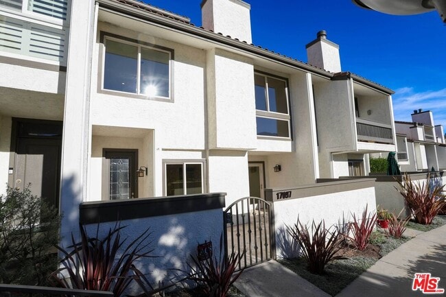 Building Photo - 17097 Palisades Cir