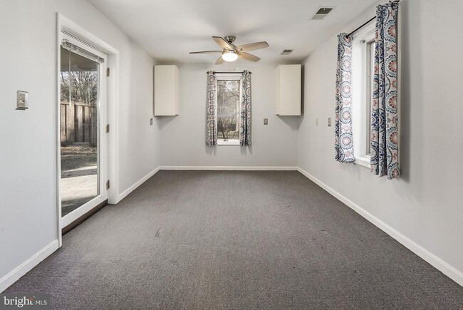 Building Photo - 2018 Swan Terrace
