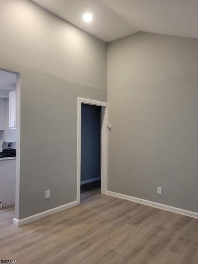 Building Photo - 16 Beech Ct