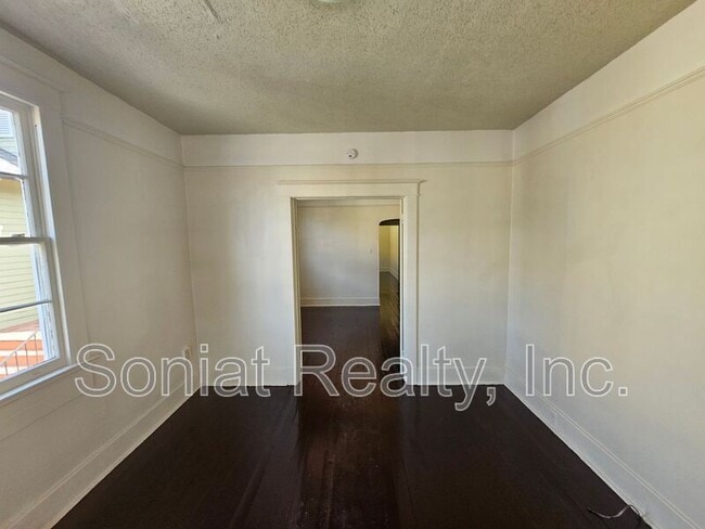 Building Photo - 8623 Jeannette St