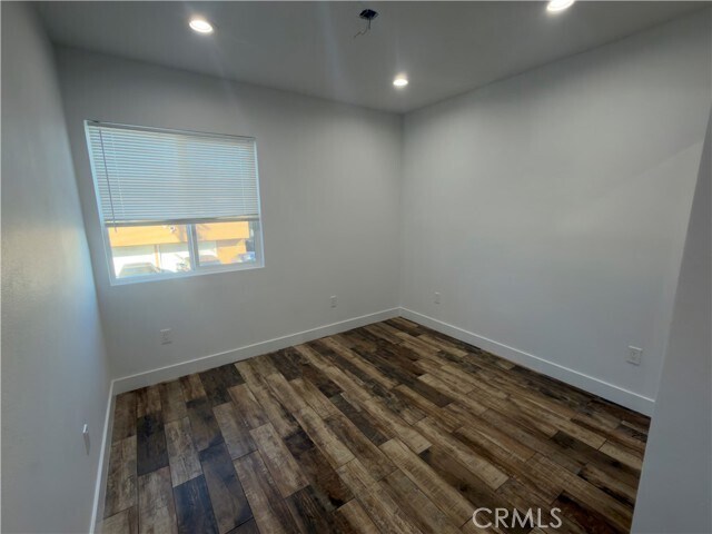 Building Photo - 521 W 78th St