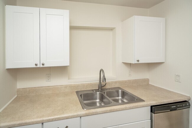 Building Photo - 1040 Dorado Dr