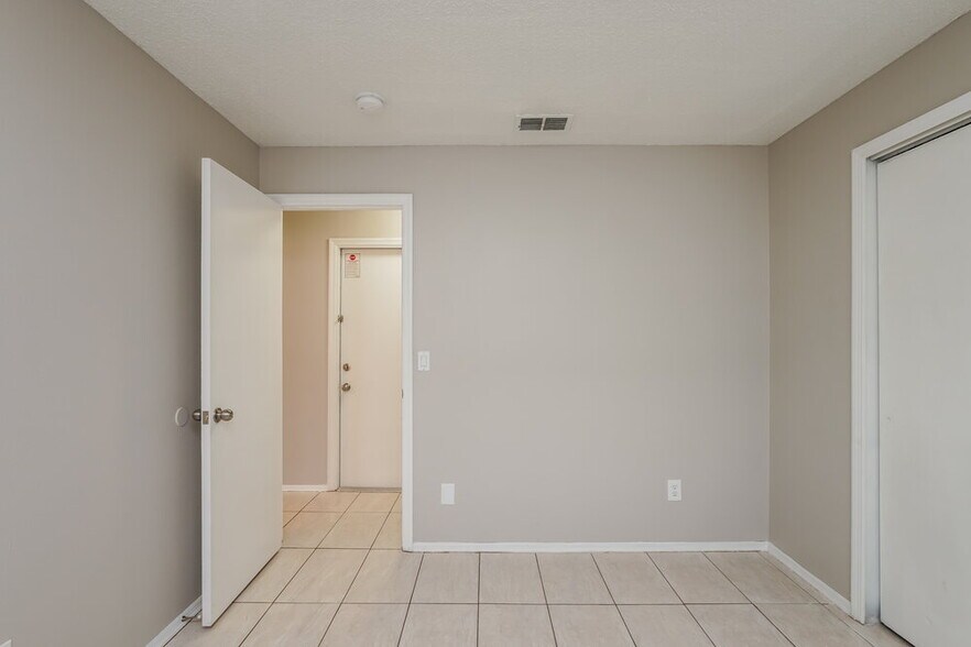 Building Photo - 13318 Greenpointe Dr