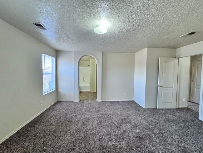 Building Photo - 760 Deerbrush Ct SW