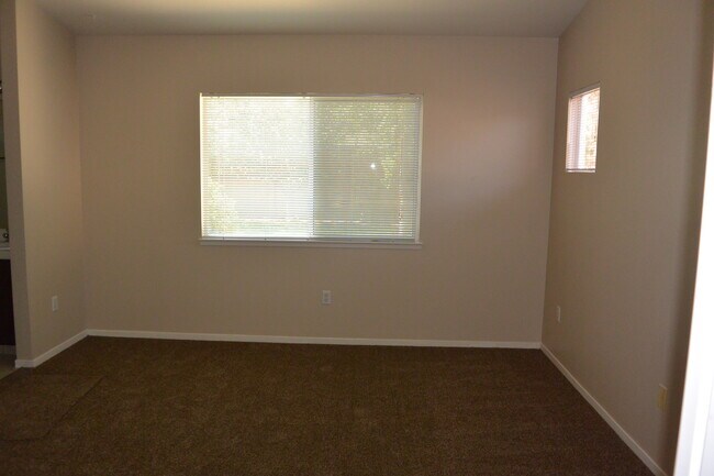 Building Photo - Desirable SW area