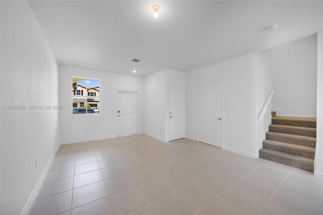 Building Photo - 2567 SE 25th Ter