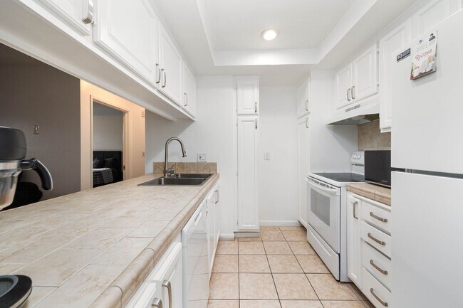 Building Photo - Great opportunity to rent this beautiful centrally located apartment in Chula Vista!