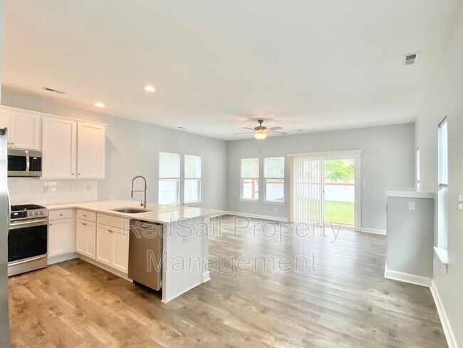 Building Photo - 112 Thalia Rd