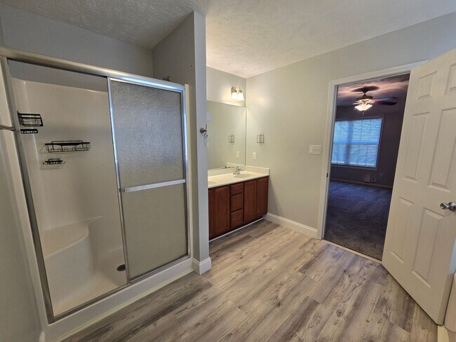 Building Photo - 362 Broad Dr