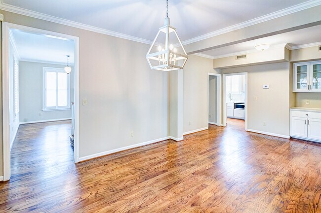 Building Photo - 8141 Oak Alley