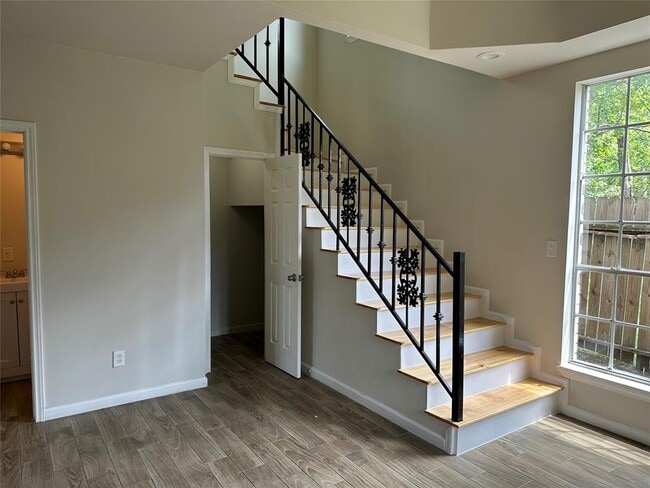 Building Photo - 9619 Camrose Ct