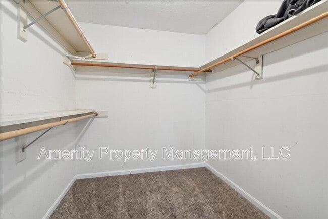 Building Photo - 32 Wainwright Dr