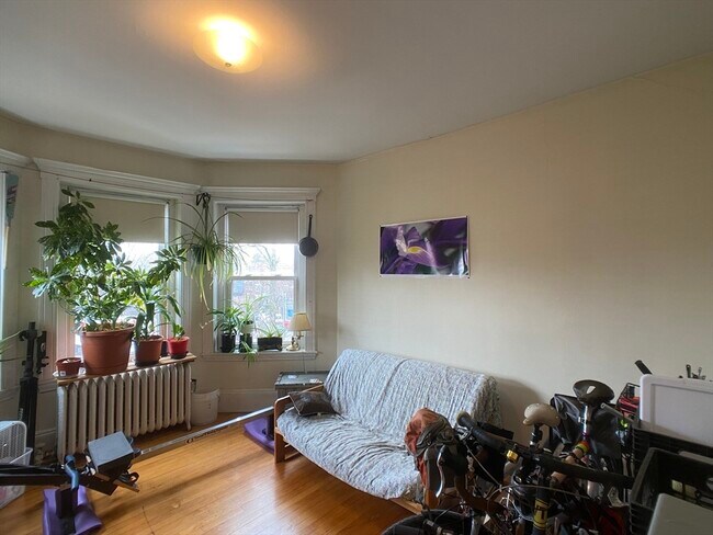 Building Photo - 590 Centre St