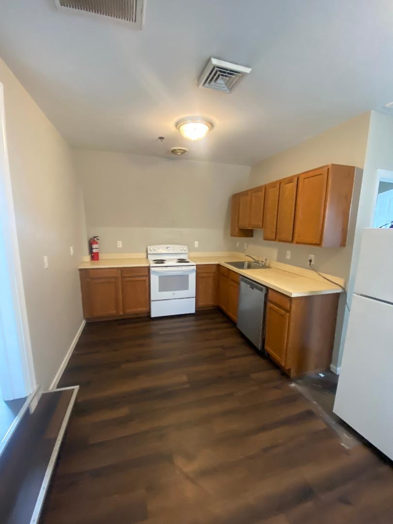 Building Photo - 35 Main St