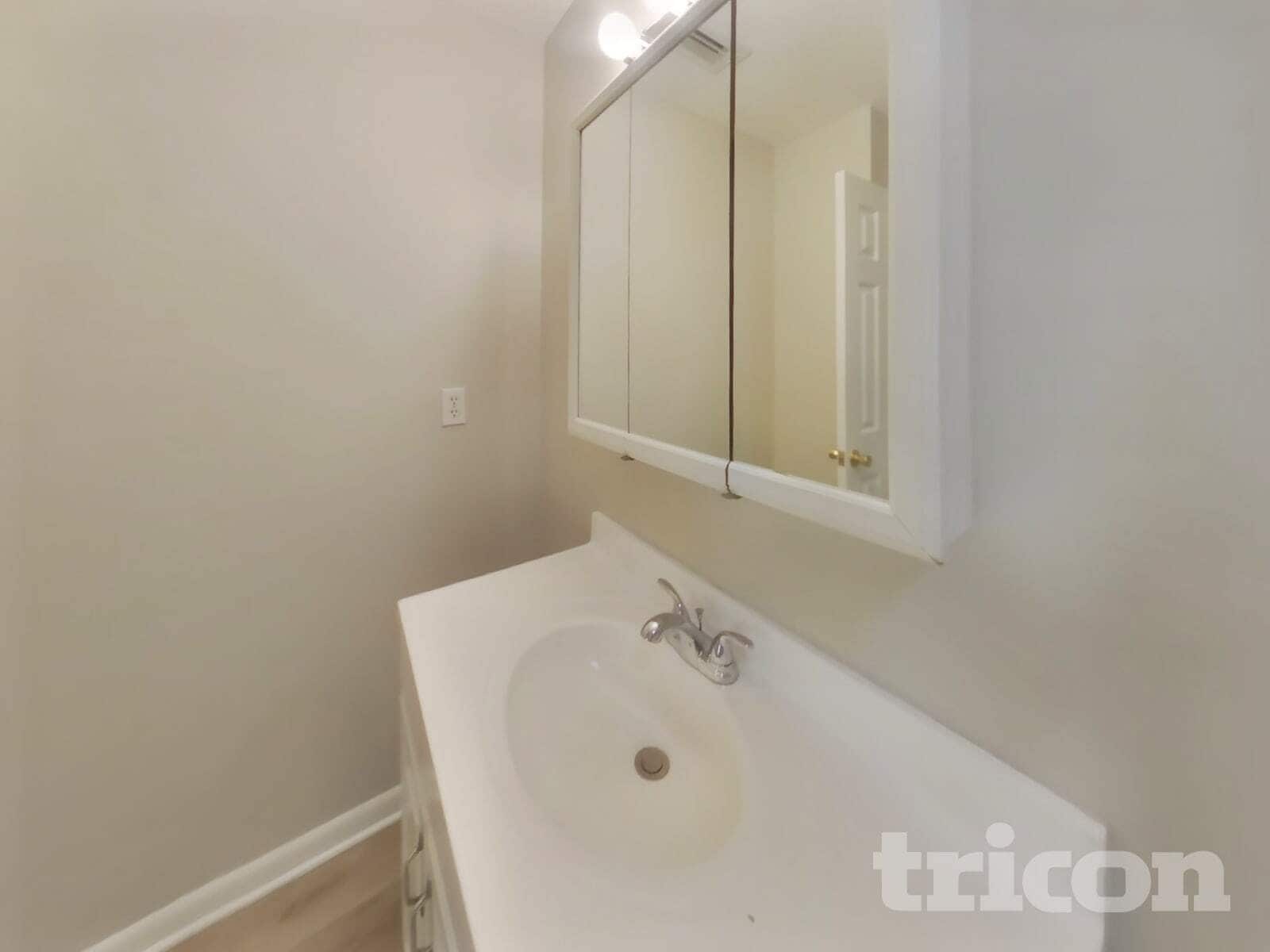 Building Photo - 2122 Center Way