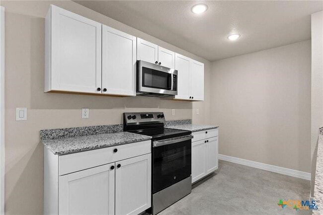 Building Photo - 803 White Meadow Ln