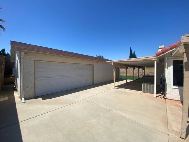 Building Photo - 5828 Ave L11