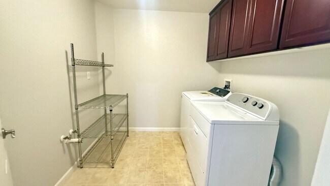 Building Photo - New listing! Bright and Spacious, Close to Parks and Trails