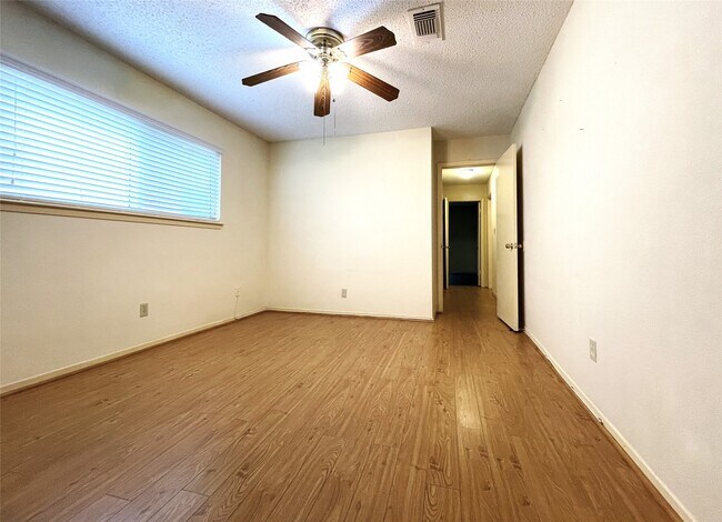 Building Photo - 6203 Gladewell Dr