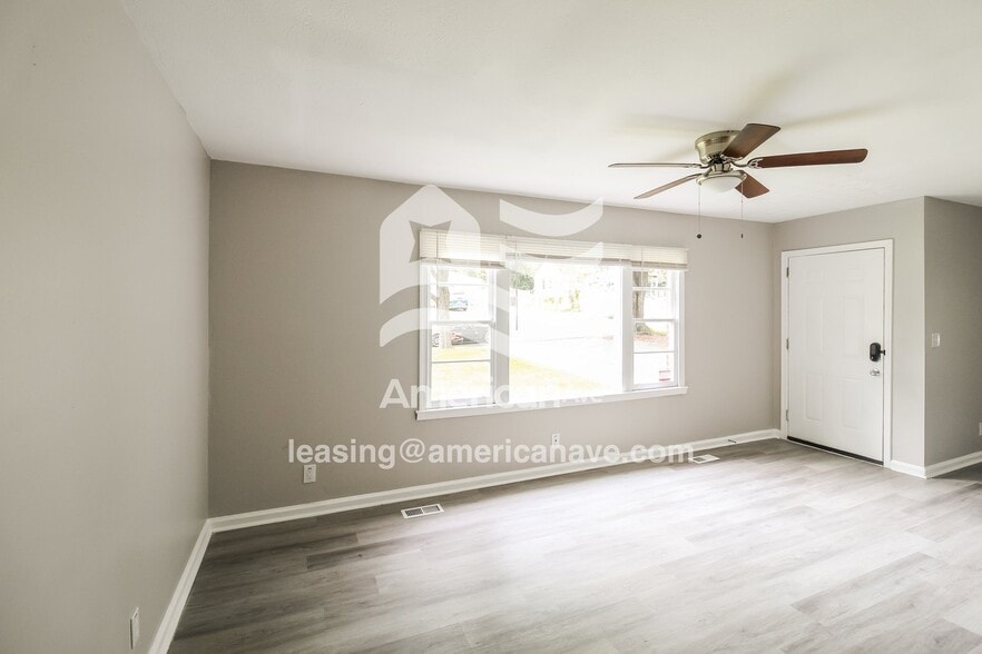 Building Photo - 1061 55th St