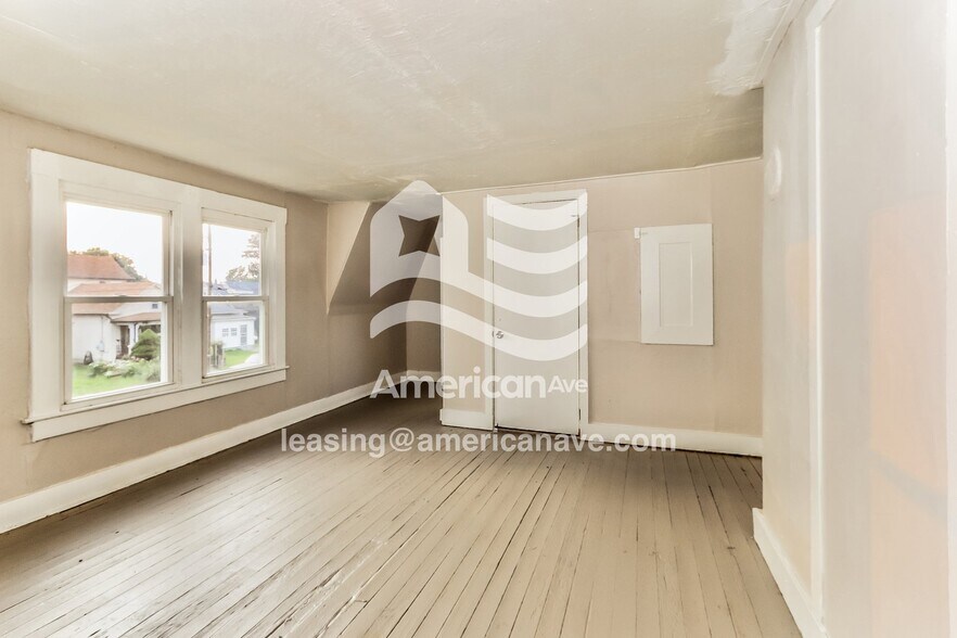 Building Photo - 2721 S 5th St