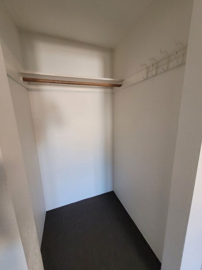 Building Photo - 332 W 5th Ave