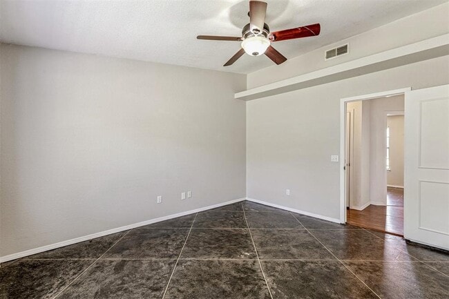 Building Photo - 2101 Harbor Dr