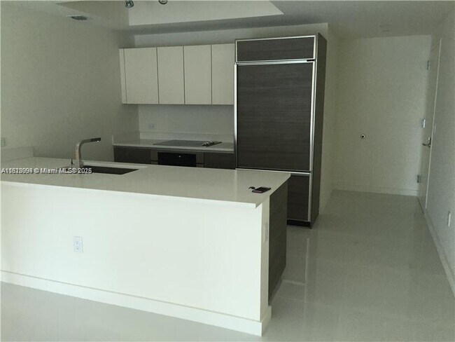 Building Photo - 1100S S Miami Ave