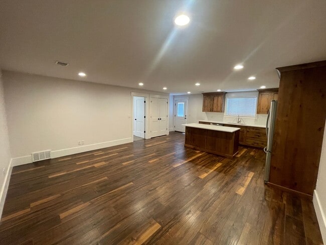 Building Photo - Spacious 1-Bedroom Apartment – North Salt Lake