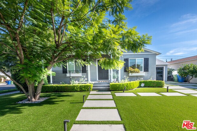 Primary Photo - 5970 Balcom Ave