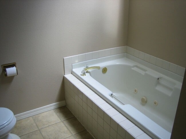 Building Photo - 5044 Summerfield Dr SE