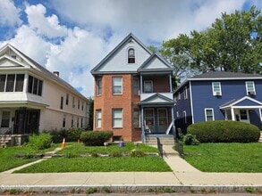 Building Photo - 1273 Parkwood Blvd