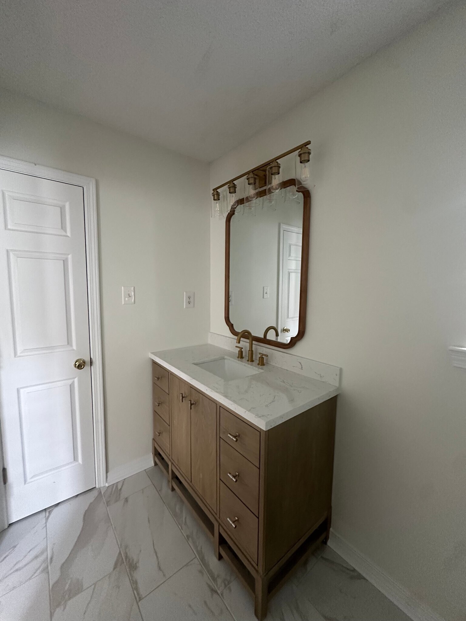 Building Photo - 405 Belle Chase Ct S