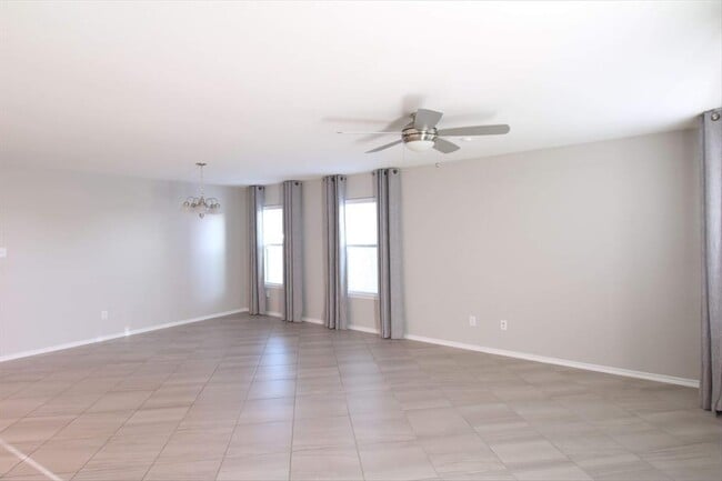 Building Photo - 102 Schuylerville Dr