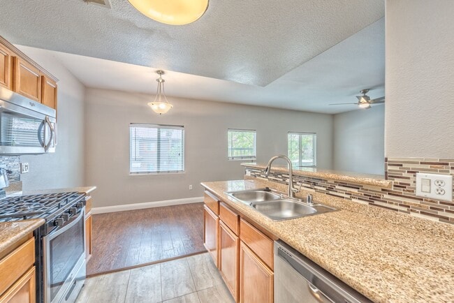 Building Photo - 7701 W Robindale Rd