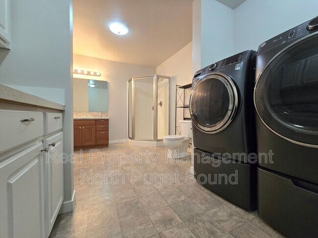 Building Photo - 11017 18th St NE