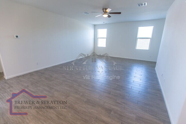 Building Photo - 827 W Nova Pl