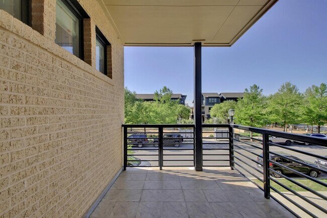 Building Photo - 2104 Robert Browning St