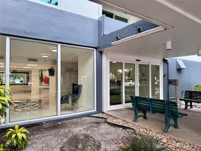 Building Photo - 919 Hillcrest Dr